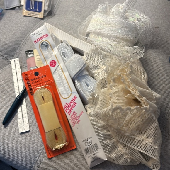 Sewing notions, patches, pins  & more. 1950’s on up. - Picture 5 of 5